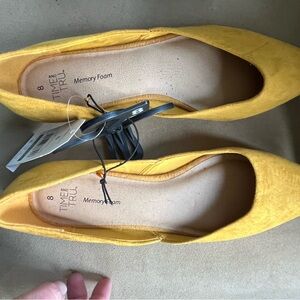 Time and tru sz 8 mustard color shoes